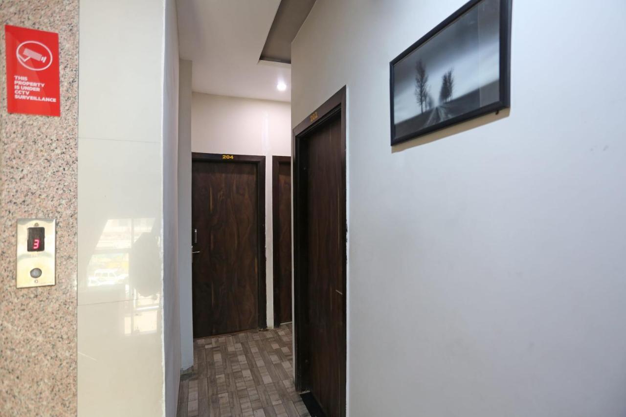 Oyo 6325 Hotel Kiran Rāipur Kültér fotó